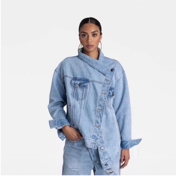 NWT KBB by KAHLANA Women's Denim
Jacket Light Wash Large Asymmetric Large - Picture 1 of 9